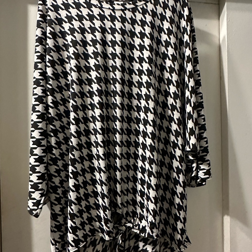 Beautiful Top! Perfect for work! Size 3X